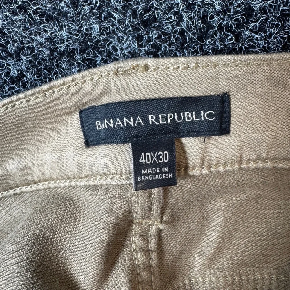 Banana Republic Mens 40x30 Khaki Chino Pants Straight Leg Tan Stretch Cotton